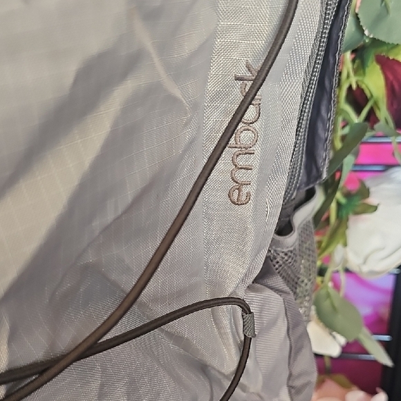 Embark Gray Women's Large Backpack Great Condition - Picture 5 of 8